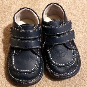 Wee Squeak 10 navy boy shoes